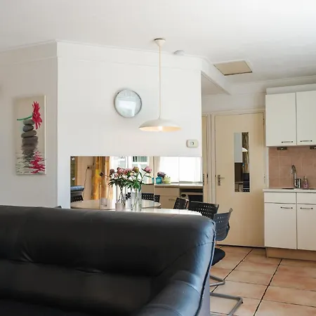Gezellig 4 Personen Woning In Sintmaartenszee Aan Het En Natuur! Feriehus
